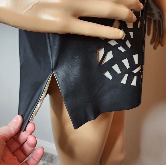 NWT Catherine Malandrino faux leather Lazer cut lined top. Small. - Picture 13 of 15
